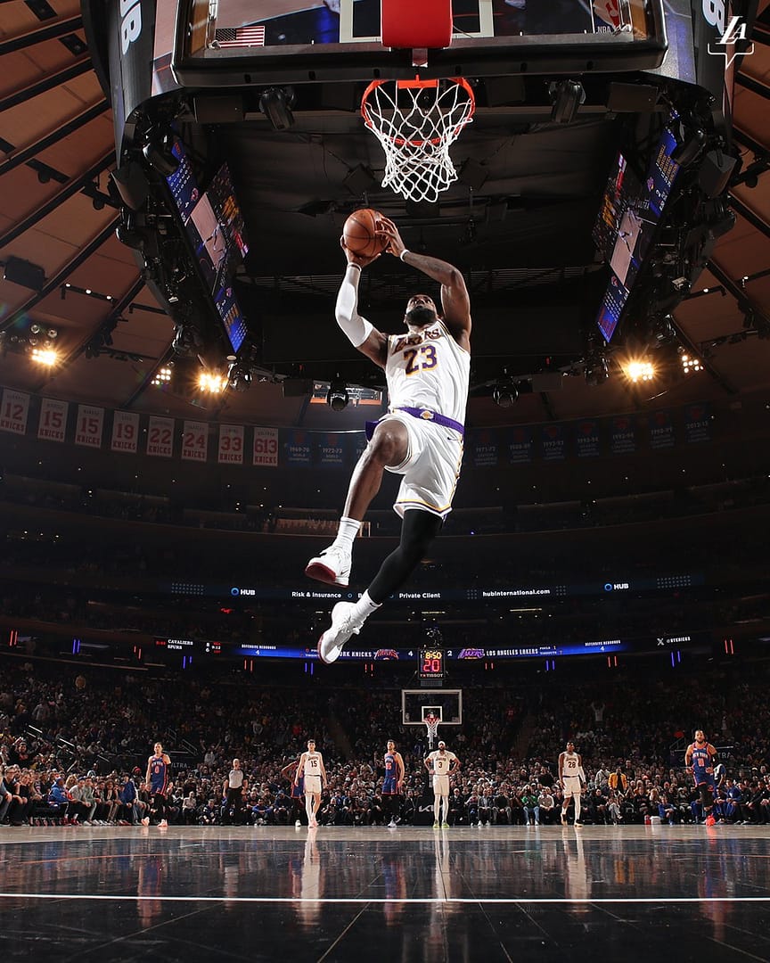 Lebron dunks fro Lakers