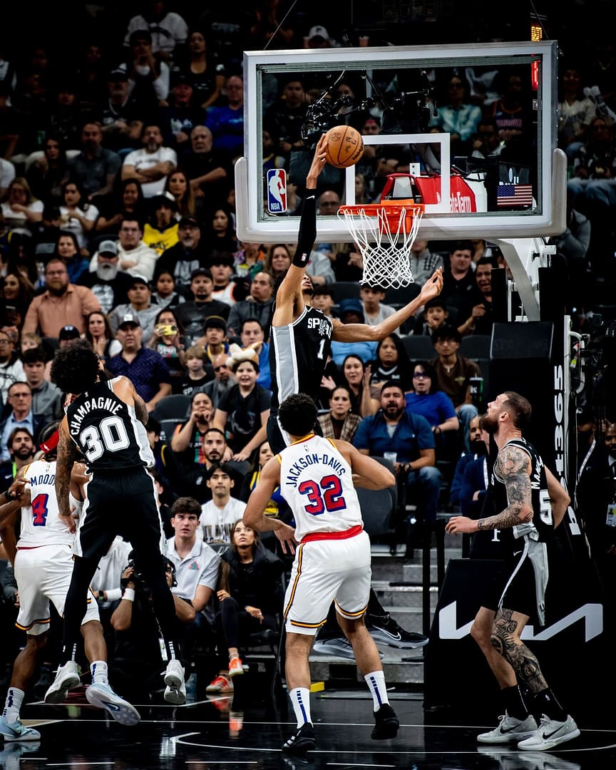 Spurs defeat Warriors